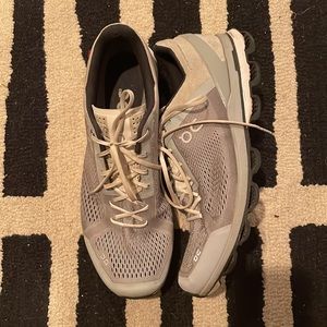 ON CLOUD SURFER RUNNING SHOE